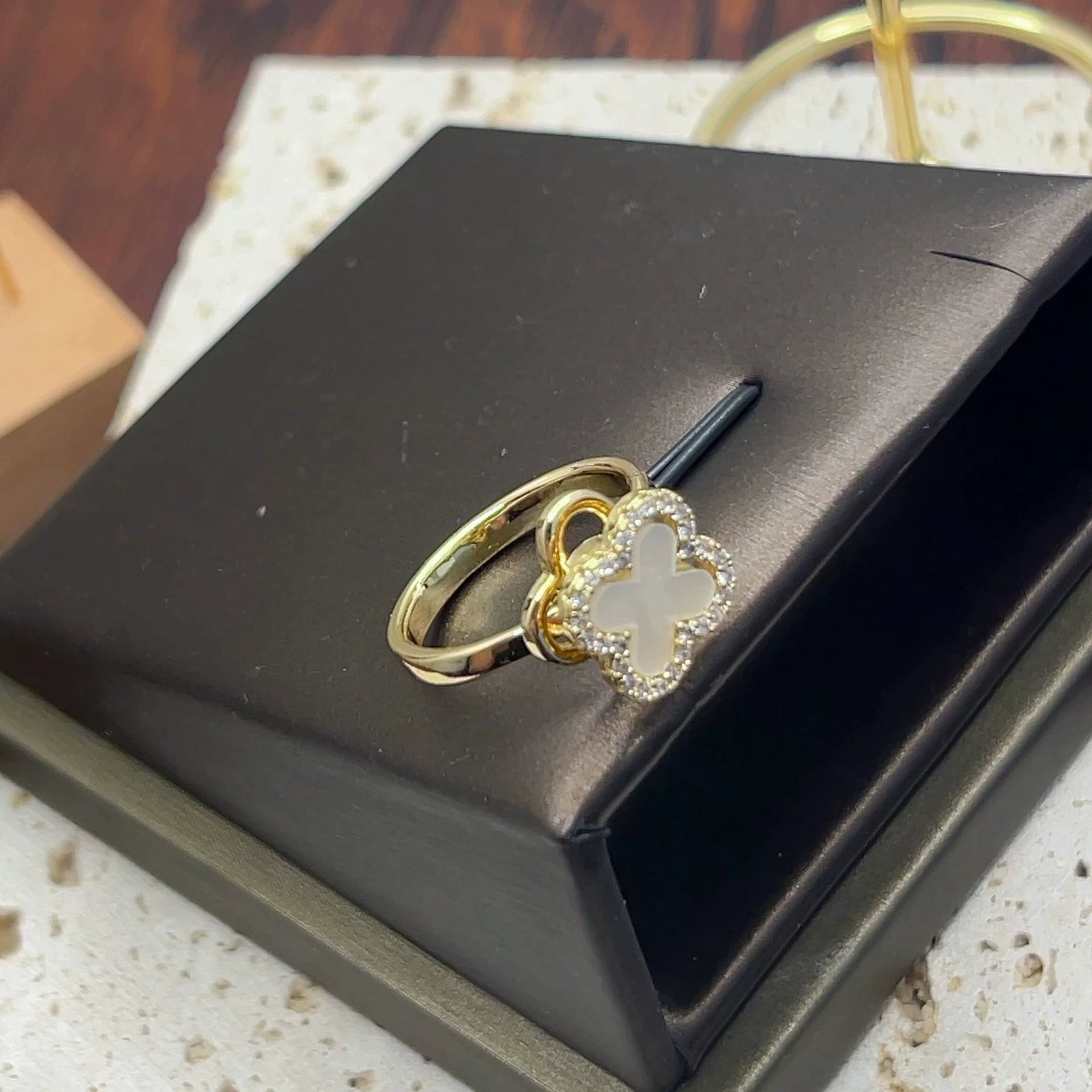 Luxury Rotating White Shell Ring – Gold Adjustable Ring
