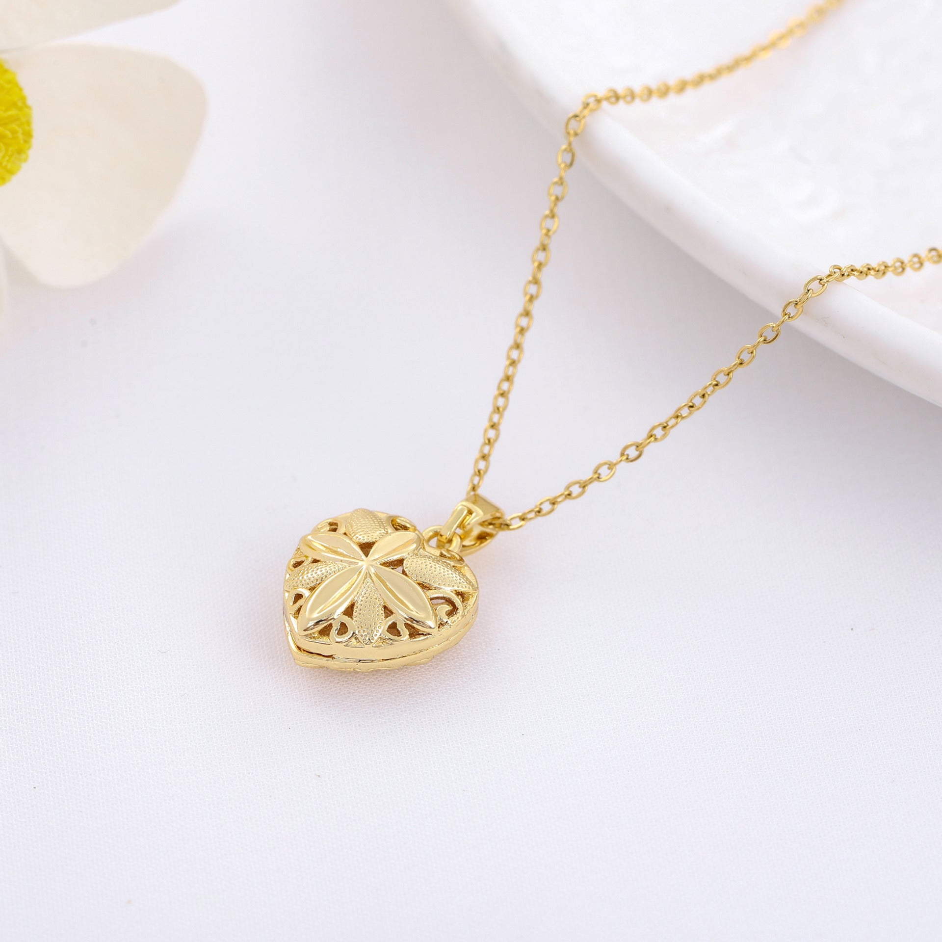 Luxury Floral Heart Pendant Necklace – Gold Titanium Steel